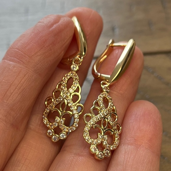 Vintage palace style drop earrings. Covered with Zircon stones 1.6“ x .4”. NIP - Picture 7 of 7